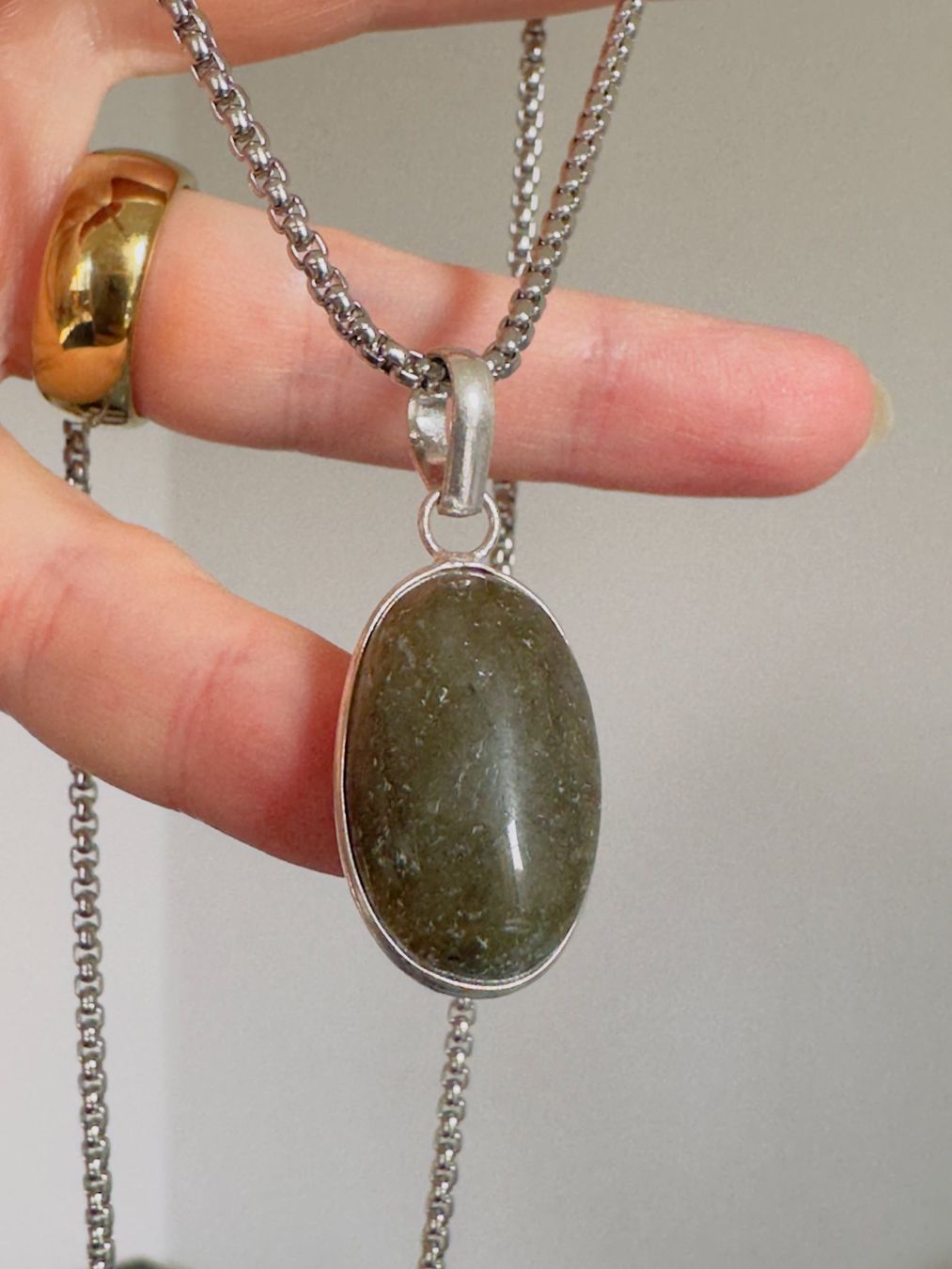 Ketten: Fashionable labradorite necklace – Neu und originalverpackt aus Genève von AGBERG 7