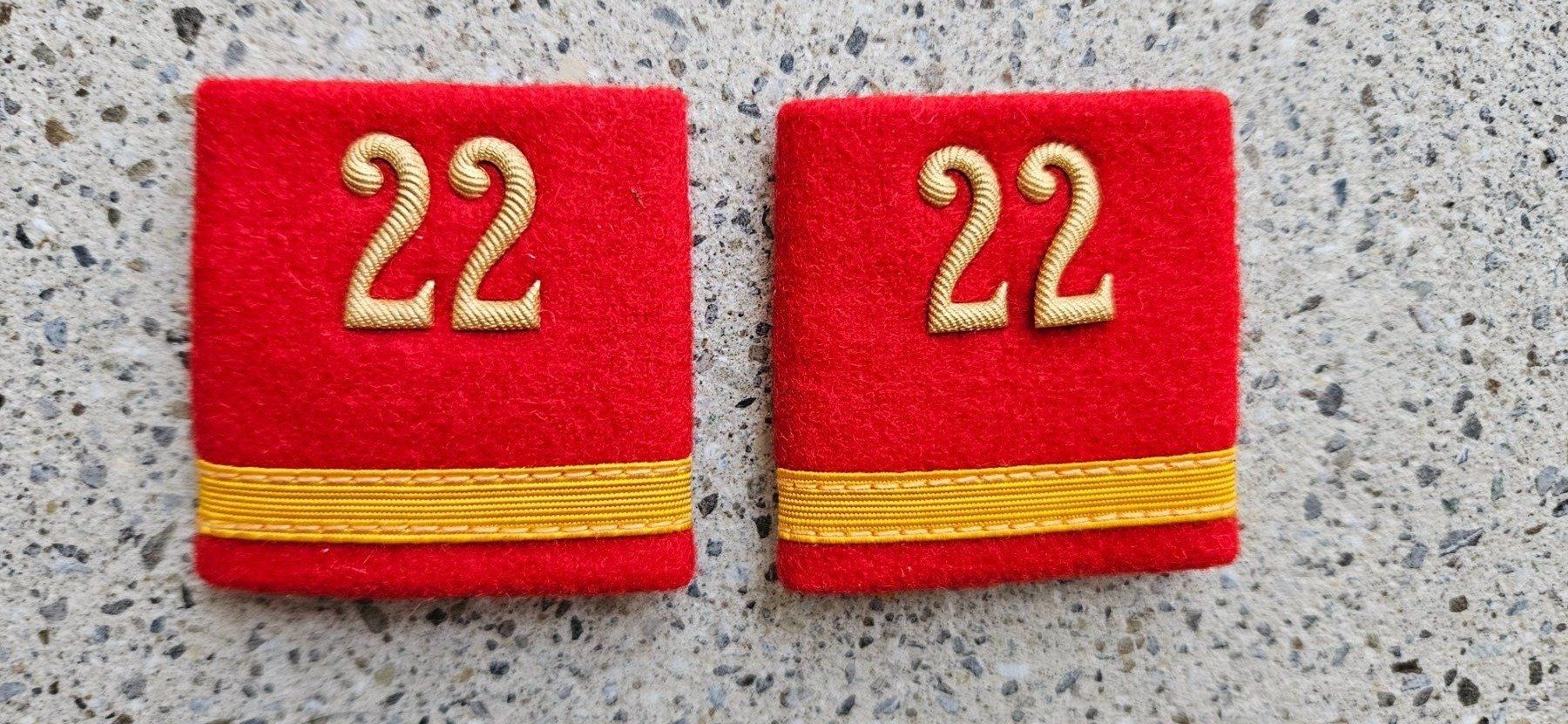 Schweizer Armee Plaketten & Abzeichen:  *** Patten /Schulterschlaufen mit Nummer *** – Gebraucht aus Riedholz von fr_sIruP
