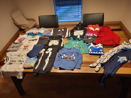 Halloween! Lot de 27 vêtements garçon taille 92