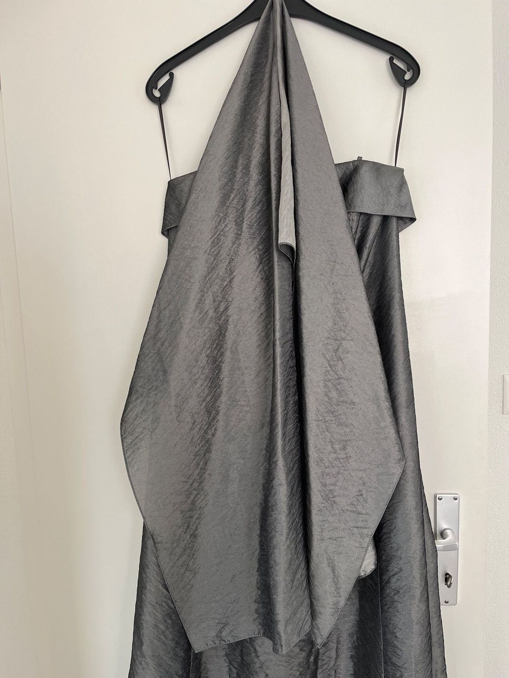 Vestiti: Abendkleid silbergrau – Usato da Oberuzwil venduto da Coolan 2