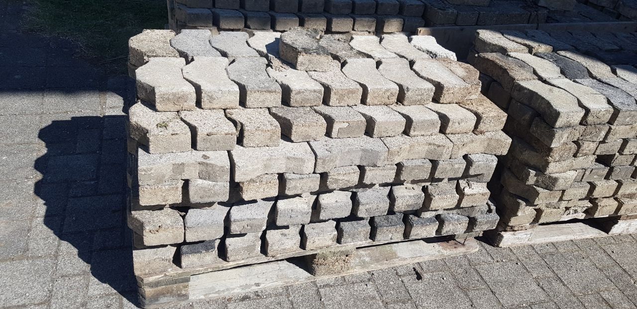 Rivestimenti per pavimenti: Verbundsteine Pflastersteine Gehwegplatten – Usato da Ennetbühl venduto da Ennetschuel