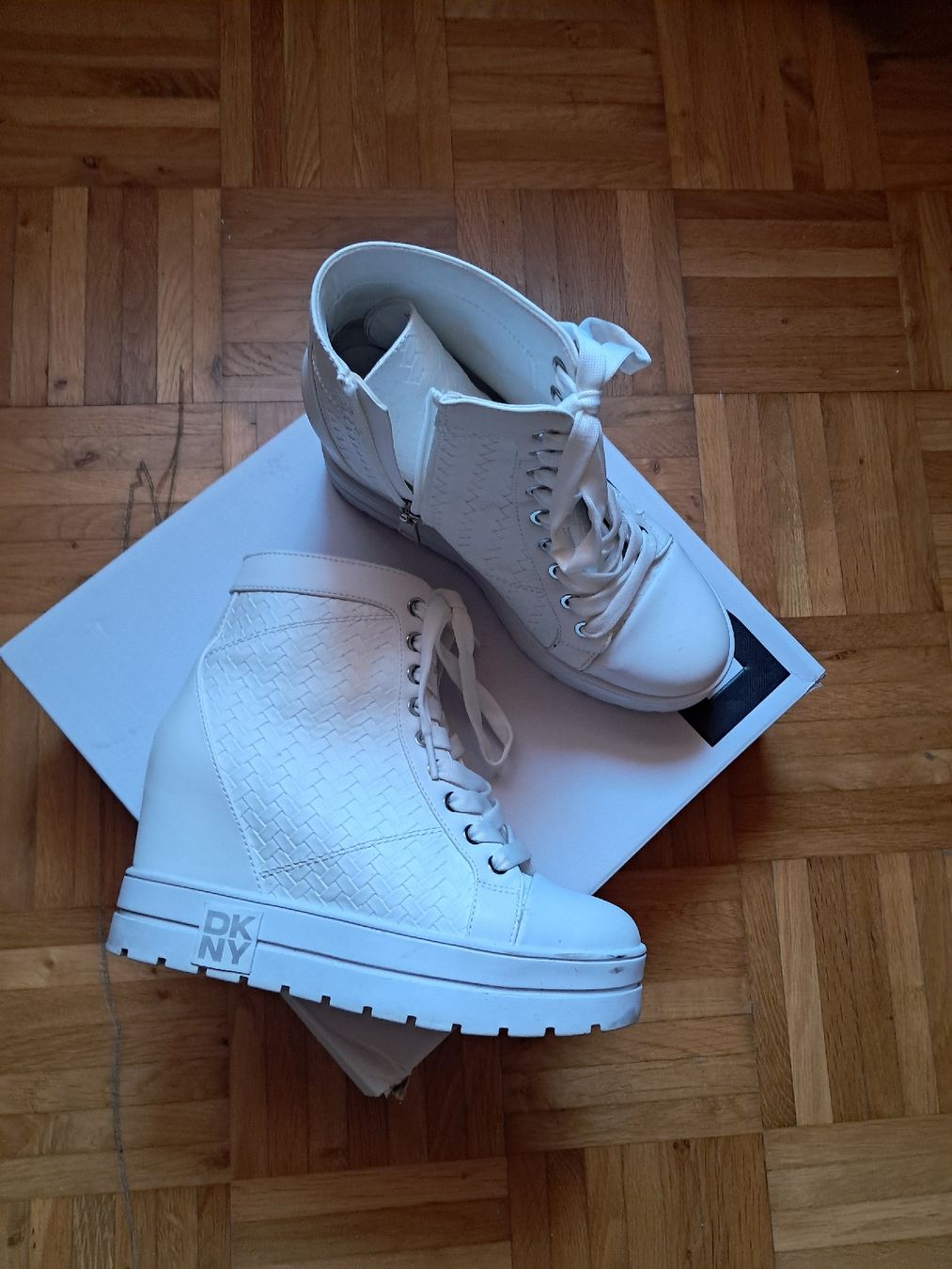 DKNY Scarpe da donna: DKNY Keilabsatz Snaeker 38 – Usato da Kefikon TG venduto da theratpack20 2