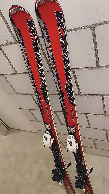 Sci: Ski mit stöcken und schuhe – Usato da Walliswil b.Wangen venduto da Leamsi 3