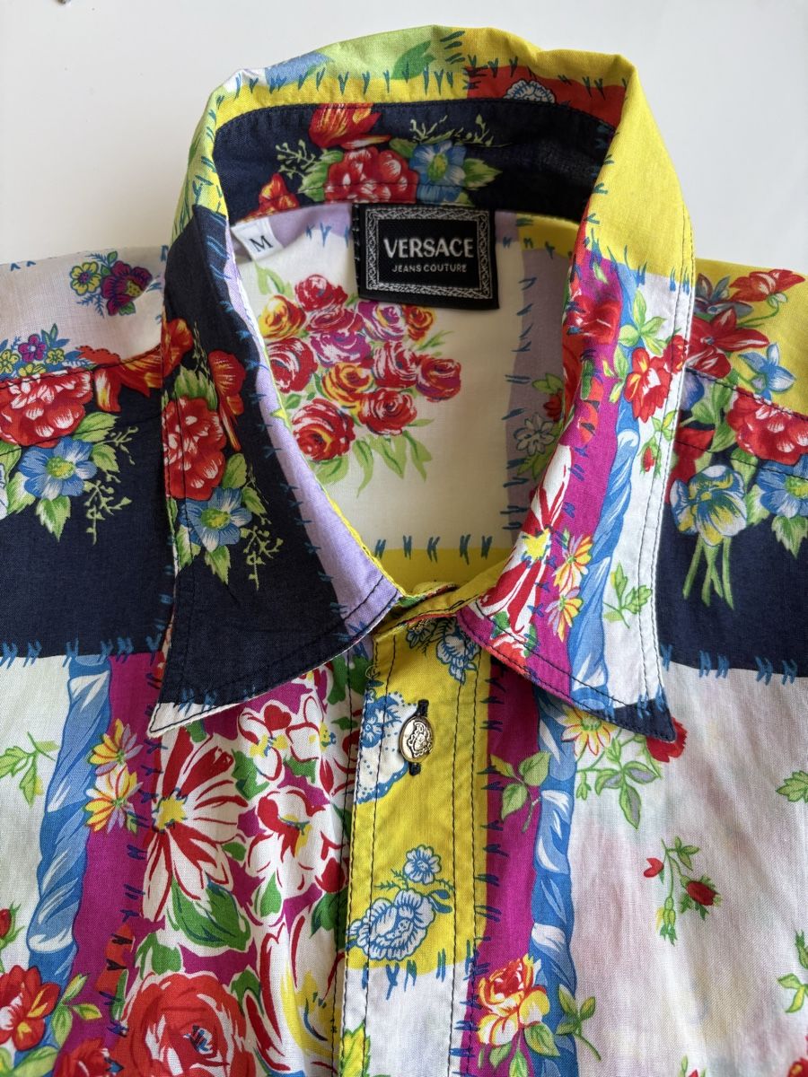 Versace Hemden, T-Shirts & Polos: Versace Jeans Couture Patchwork zuHemd M bunt Blumen, Sommer – Gebraucht aus Zürich von Auschra1