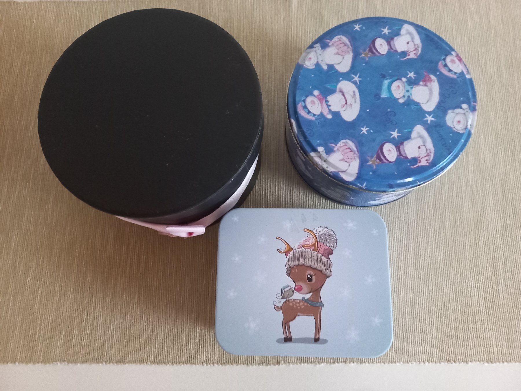Toutes les décorations: 3 Dosen rund und eckig – D'occasion à Lachen SZ par kati68 1