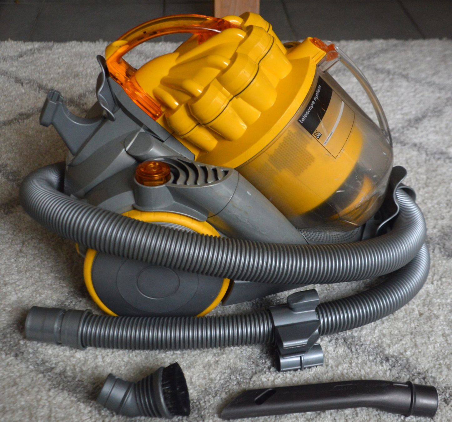 Dyson Staubsauger & Zubehör: Dyson DC08 Staubsauger / aspirateur – Gebraucht aus Collonges von