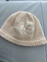 Stylische Y-3 Beanie Mütze beige