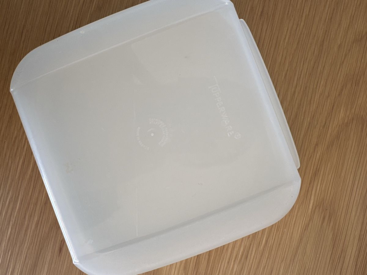 Tupperware Contenitori & Simili: Tupperware Box mit Deckel  – Usato da Bülach venduto da Mellinchen30 2