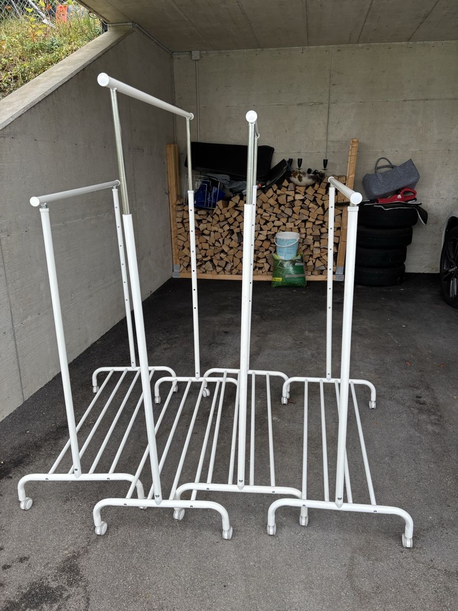 Altro in Decorazioni & Accessori: Kleiderständer IKEA weiss Rollen verstellbar, Top – Usato da Burgdorf venduto da VouSchoen