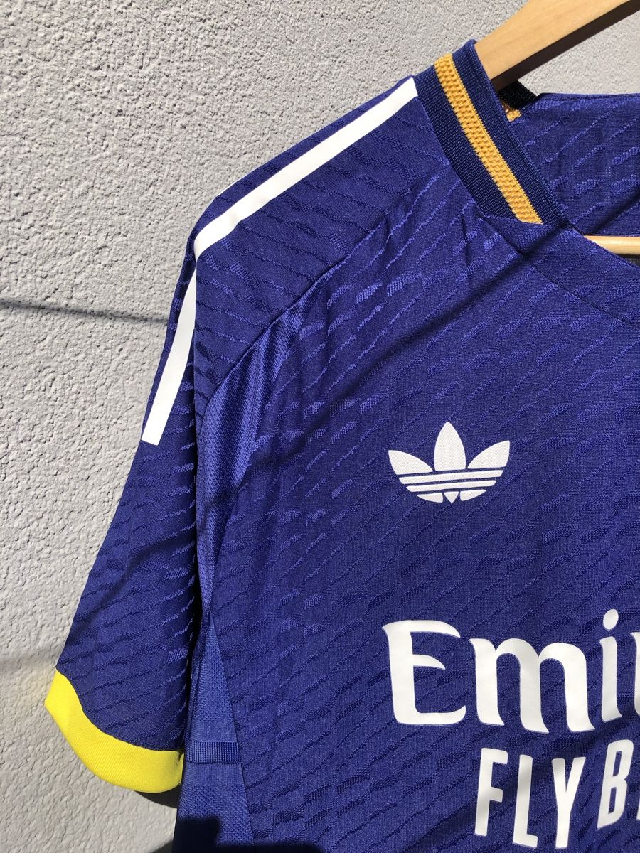Real Madrid Maillots de corps & Pantalons: Real Madrid Jersey – D'occasion à Fribourg par ann_l9b7 2