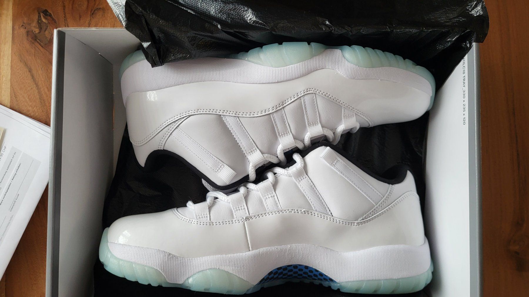Scarpe da uomo: Jordan 11 retro low – Nuovo e nell'imballaggio originale da Bern venduto da Sneakerheadz 4