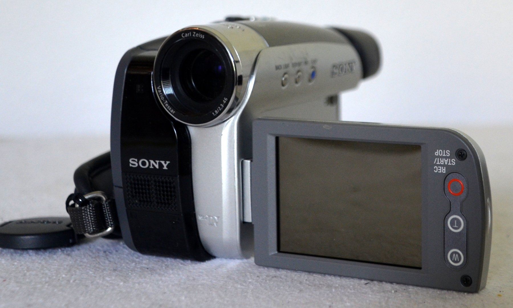 Sony Videocamere: Camcorder MiniDV Sony DCR-HC24E caméscope Touch  Screen – Usato da Collonges venduto da arashee 2
