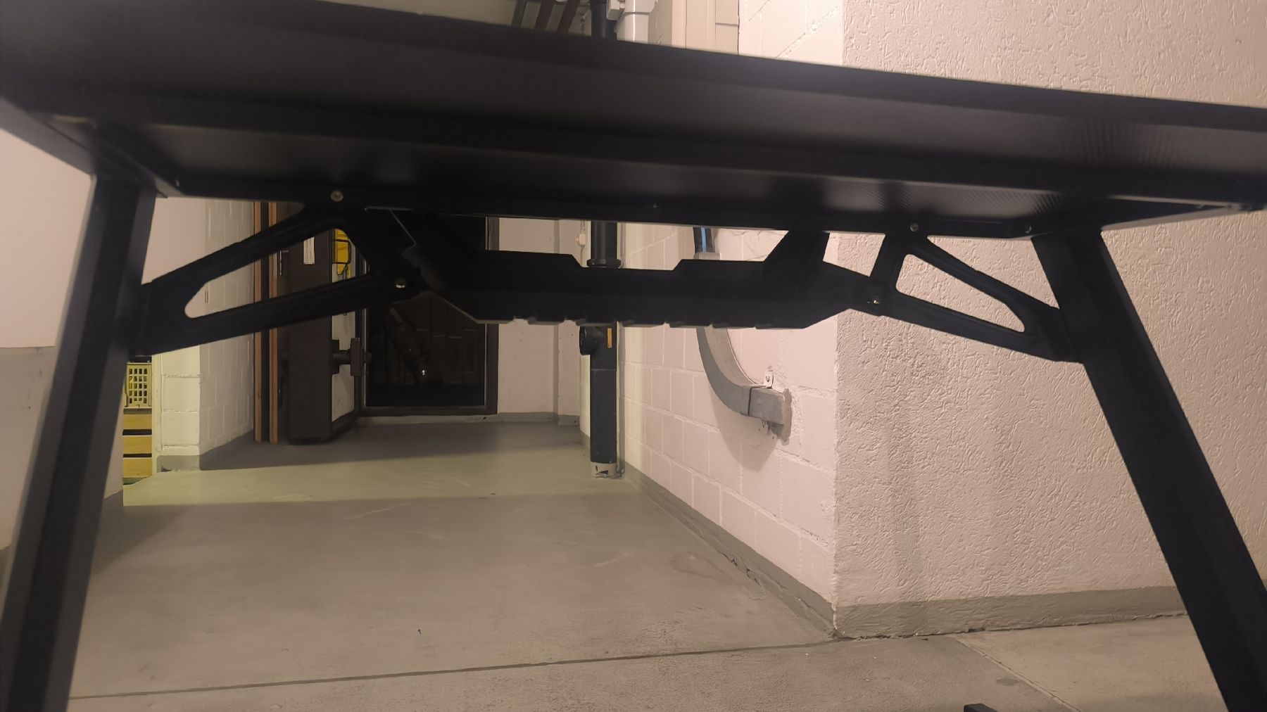 Tavoli: Gaming Tisch/ Computertisch – Usato da Fulenbach venduto da Kiener03 2