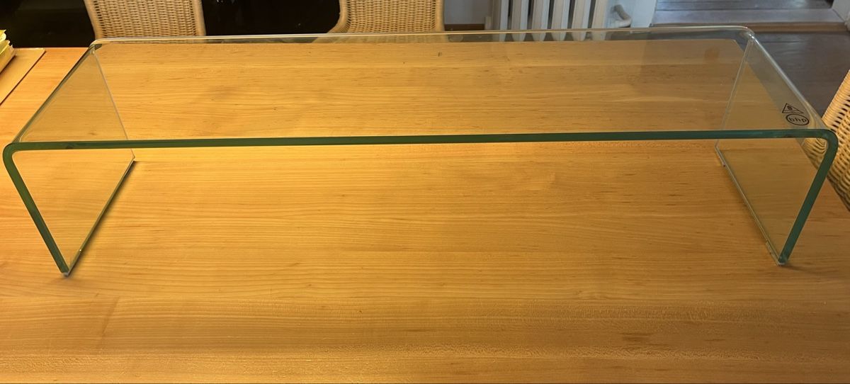 TV Möbel: TV-Möbel aus Glas / TV-Untersatz – Gebraucht aus Bern von Lialupetta
