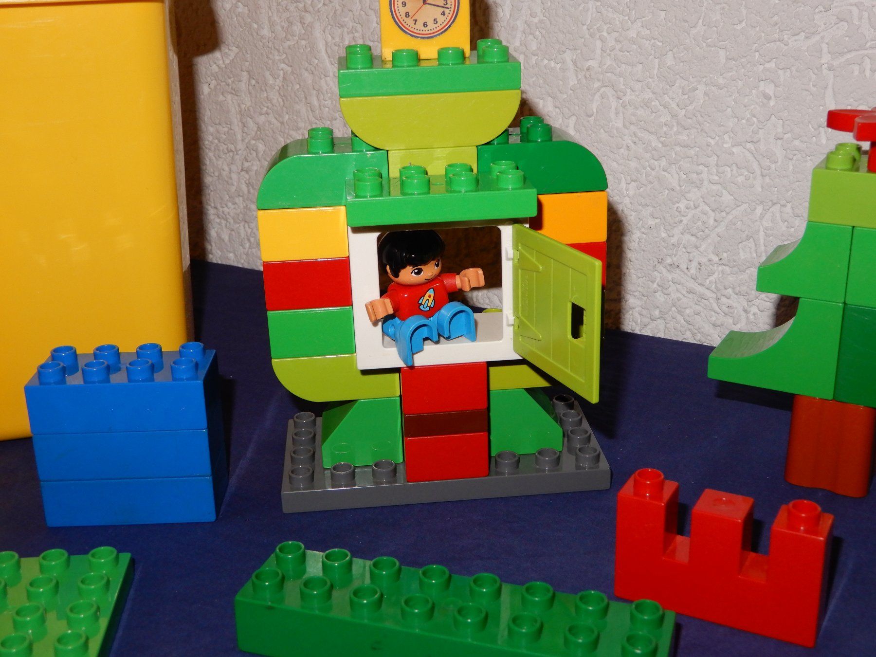 Lego Jeux de construction: LEGO-DUPLO BOX mit 100 Teile – D'occasion à Senèdes par tintinette43 5