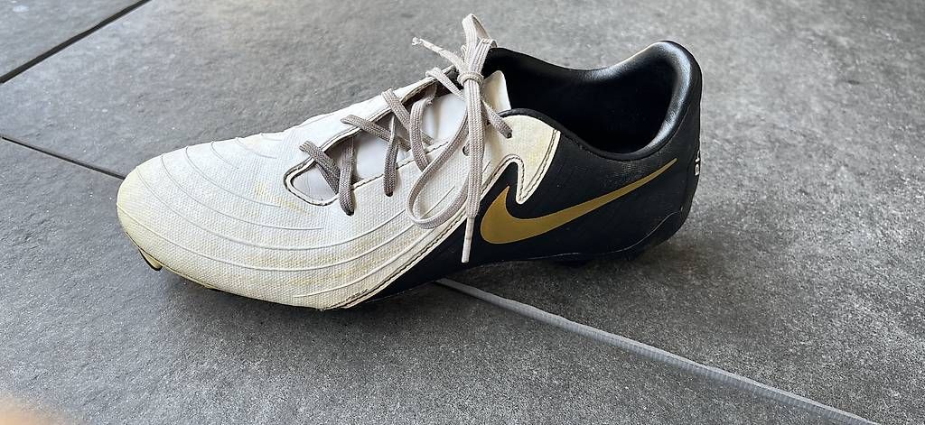 Scarpe da uomo: Scarpe calcio – Usato da Aurigeno venduto da dad_h7r5 1