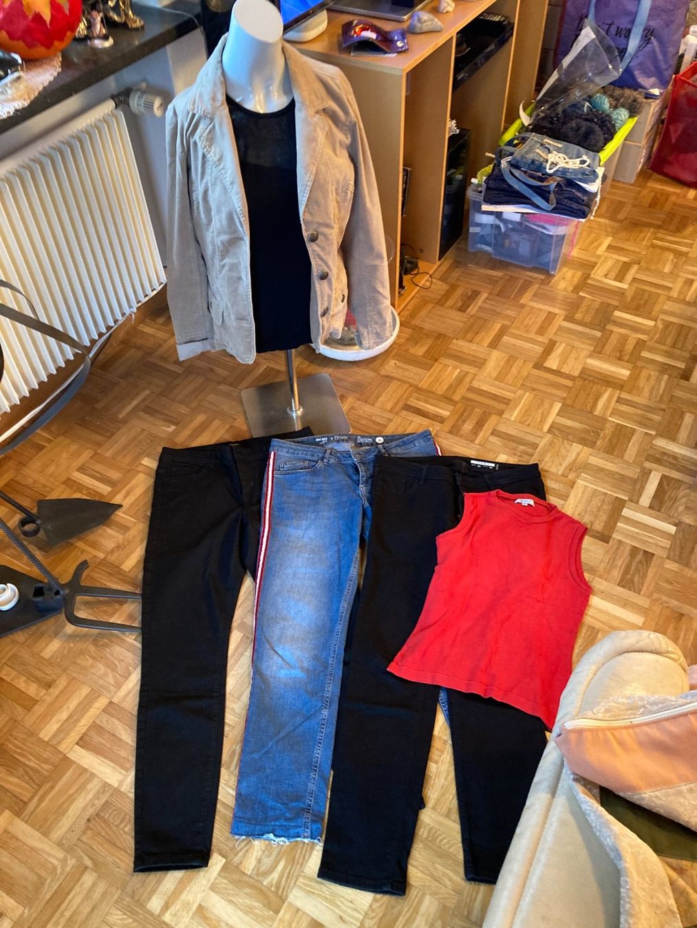 Lotti di vestiti: Kleiderpaket – Usato da Balsthal venduto da dasesaro