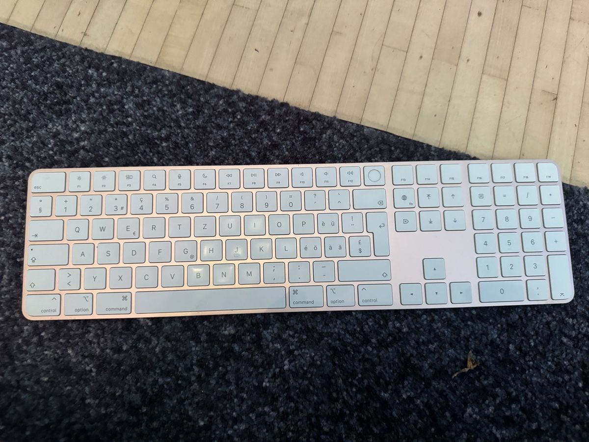 Apple Tastiere: Apple Magic Keyboard mit Touch ID und Ziffernblock – Usato da Adliswil venduto da Busys 5