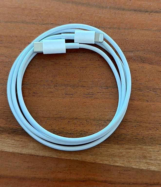 Handys / Smartphones: Ladekabel IPhone 5-Iphone 14 Pro – Gebraucht aus Zürich von vic_km9q