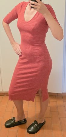 Amisu Kleid, Gr. 36, rot gerippt, figurbetont
