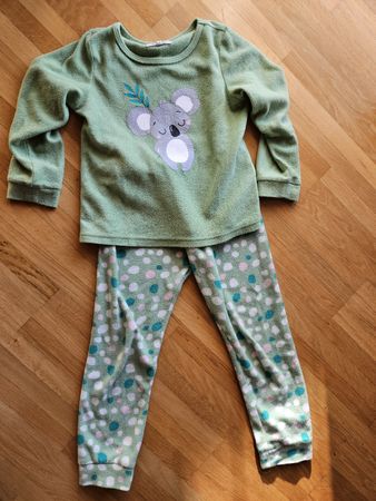 2 Pyjamas in gutem Zustand, Grösse 134/140