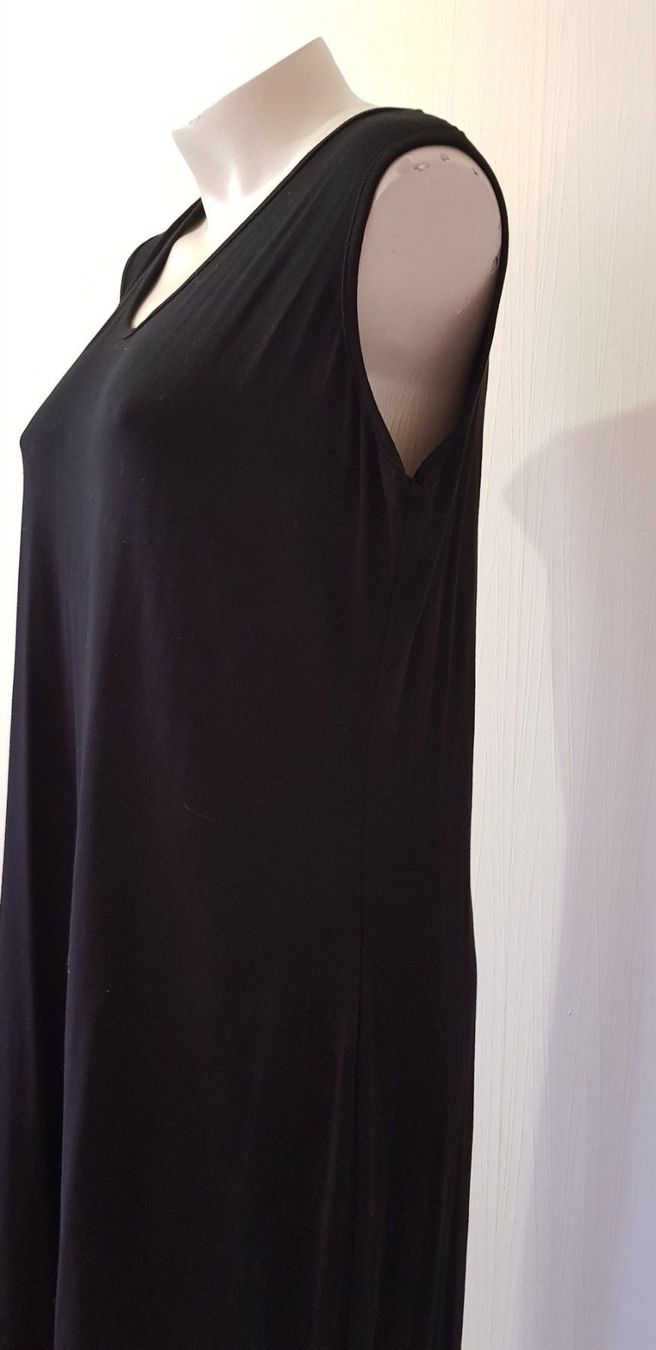 Robes: Kleid, Seitenschlitz, schwarz, Gr. 40 42 44 – D'occasion à Uster par Astral 2