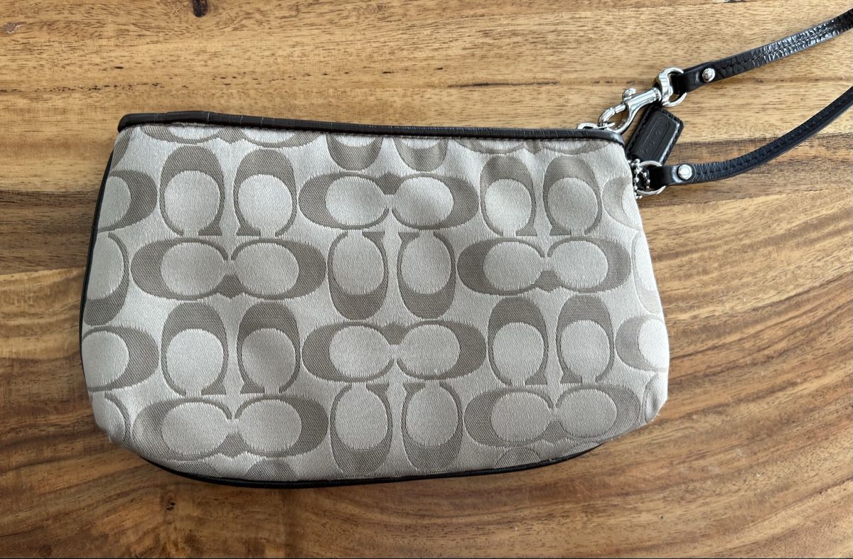 Coach Borse da donna: Authentic Coach Wristlet Handbag - FREE SHIPPING – Nuovo (secondo la descrizione) da Saland venduto da ele_vc96 3