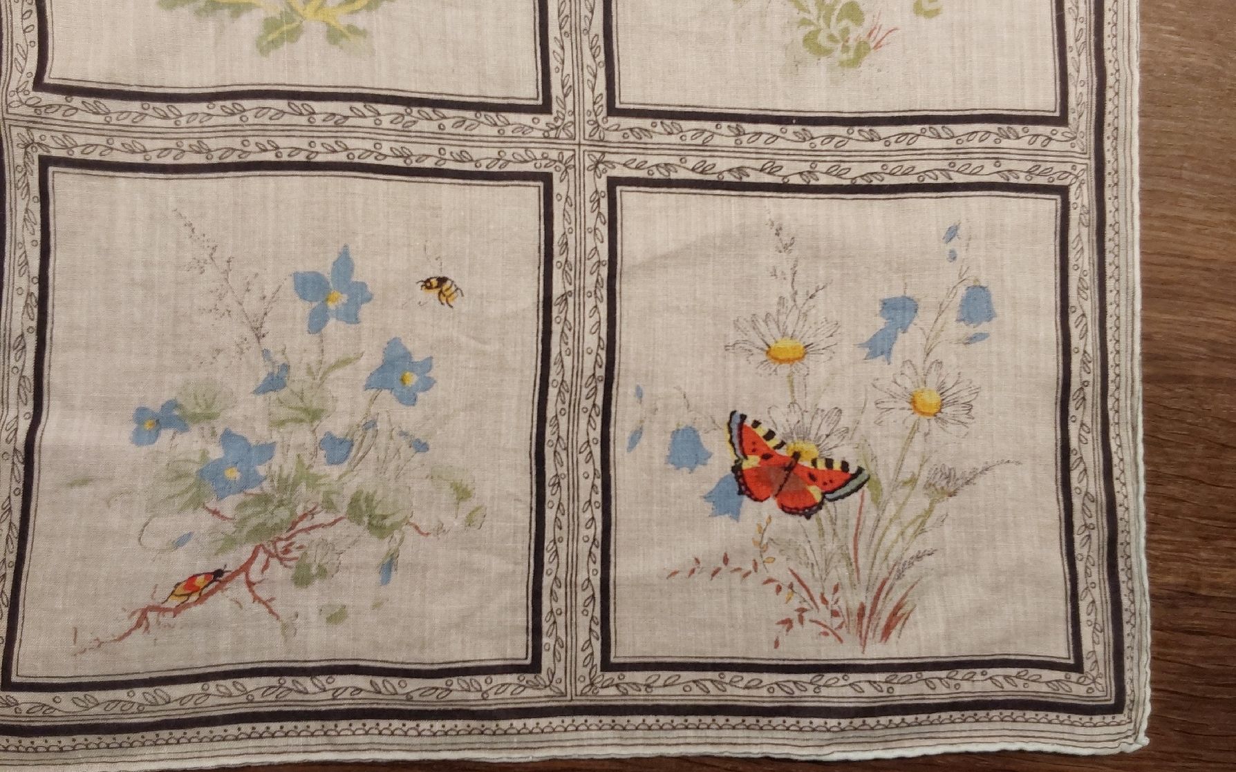 Autres vêtements & accessoires: Taschentuch Motiv Blumen – D'occasion à Köniz par scopello12 1