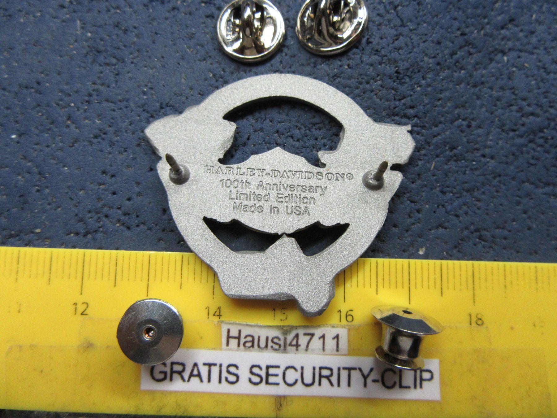 Harley-Davidson Placchette & Badge: HD 2NÄGEL PIN HARLEY-DAVIDSON 100Y CELEBRATION "TOMAHAWK" US – Usato da Ettingen venduto da Hausi4711 2