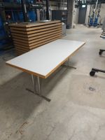 Saal - Event Tische und Stühle