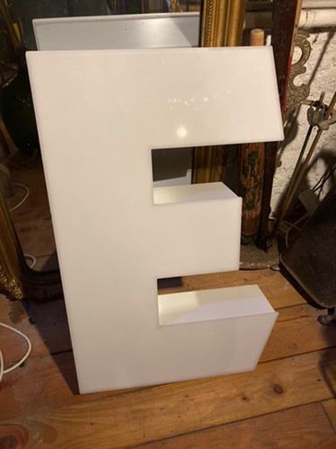 Tutte le decorazioni: Lettre E enseigne Licht Neon E Leuchtbuchstabe – Usato da St-Cierges venduto da LeRegain 7