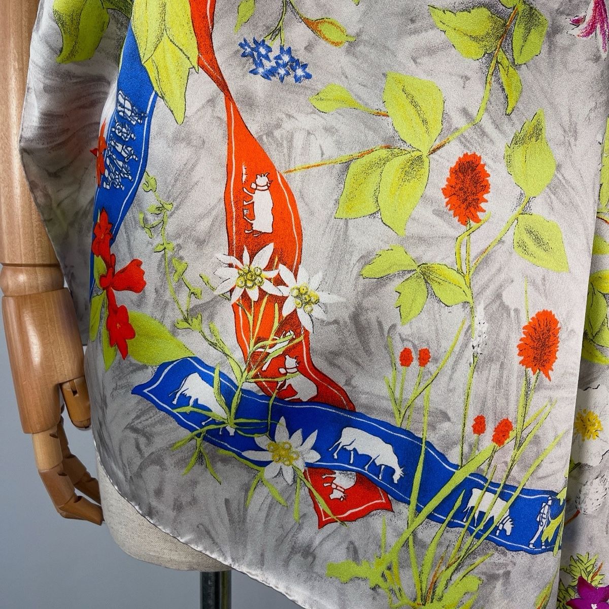 Fabric Frontline Foulards, Tücher & Schals: FABRIC FRONTLINE New Big Silk Scarf – Neu (gemäss Beschreibung) aus Emmen von Avviivva_Com2023 3