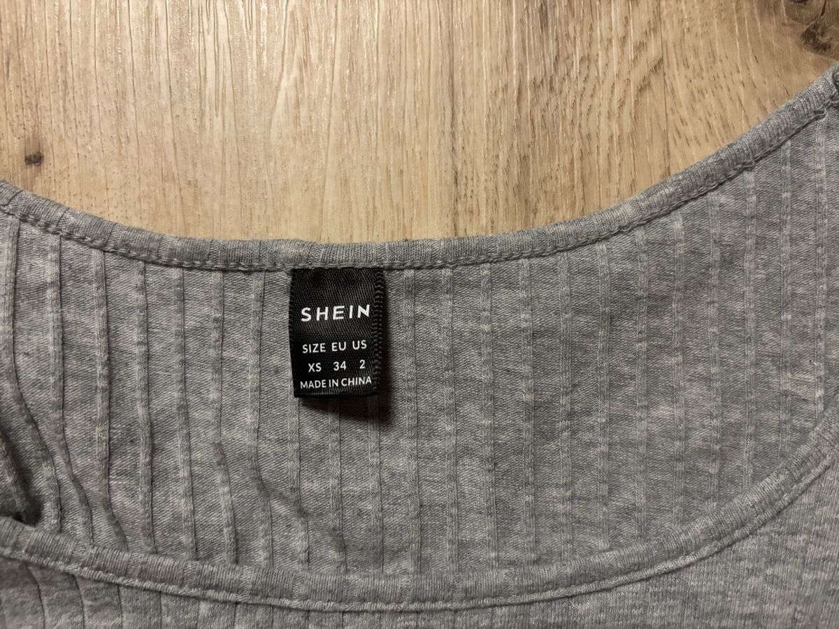 Shein Top: Oberteil / Croptop grau – Usato da Zug venduto da sarah26f 1