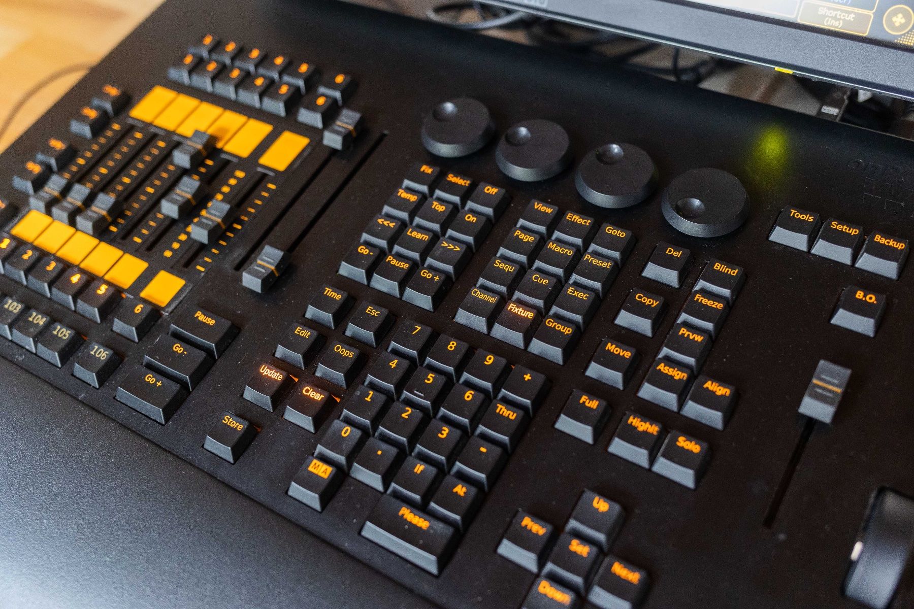 Console di mixaggio: Grand MA 2 onPC command wing inkl. Touchscreen, MA Lightning – Usato da Stettfurt venduto da 2442 5
