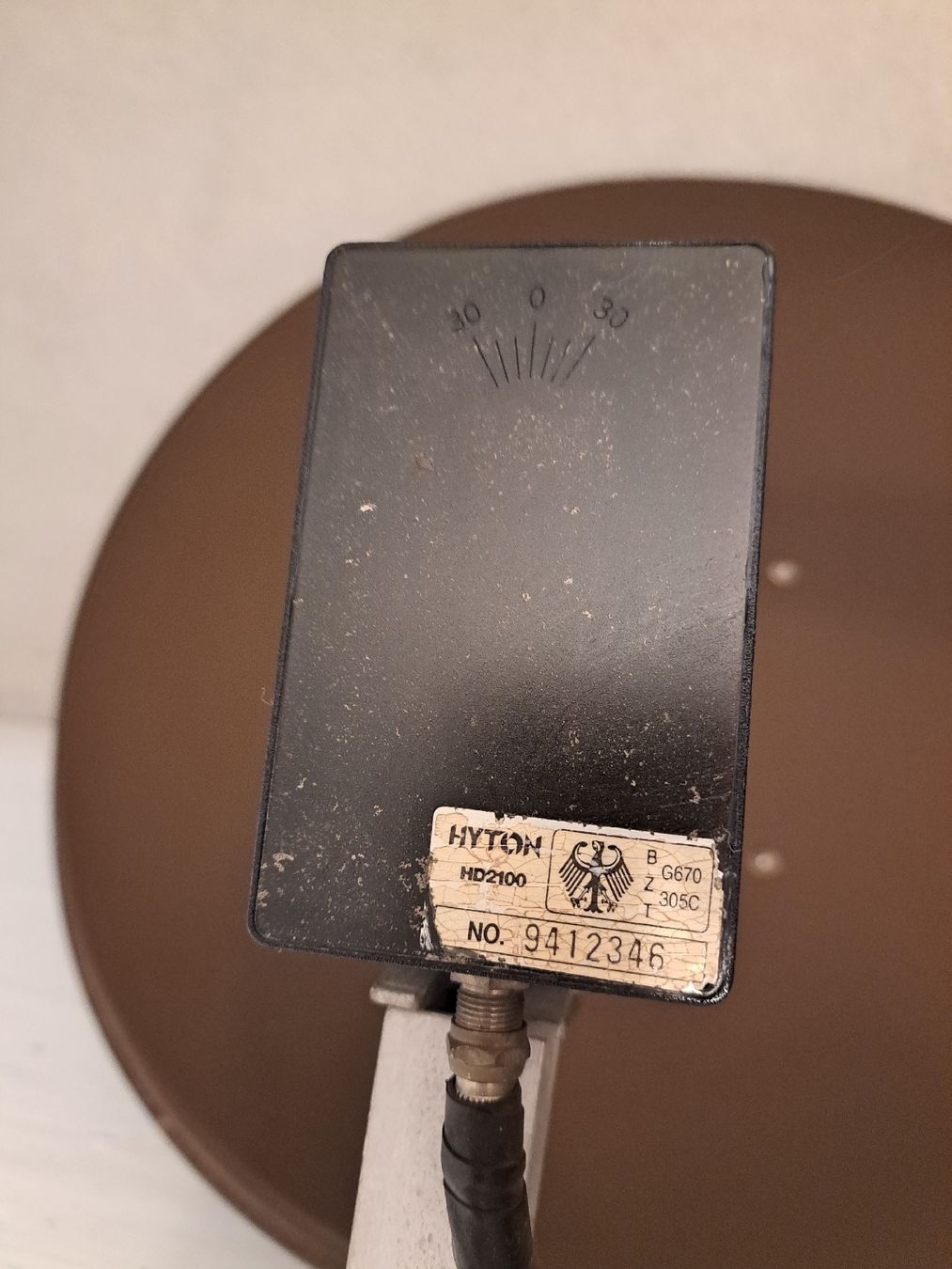 Satellitenschüssel: Gut erhaltene Satellitenschüssel mit Halterung – Gebraucht aus Zuerich von Mocambo19 3