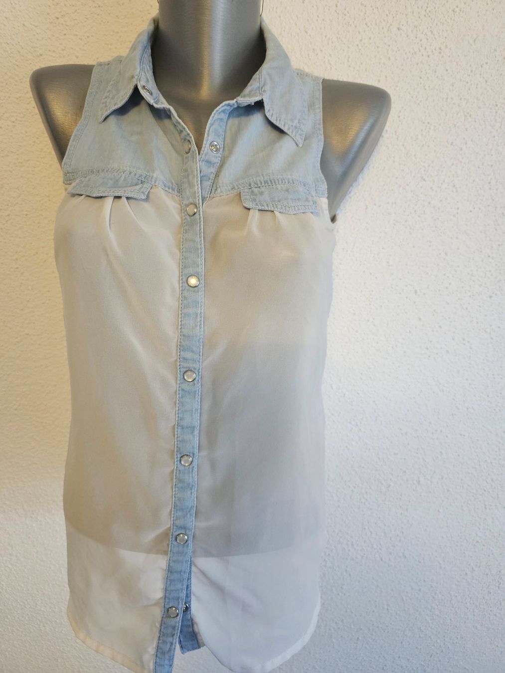 Guess T-shirt: Guess T-Shirt – Usato da Kriessern venduto da Bugggyyy