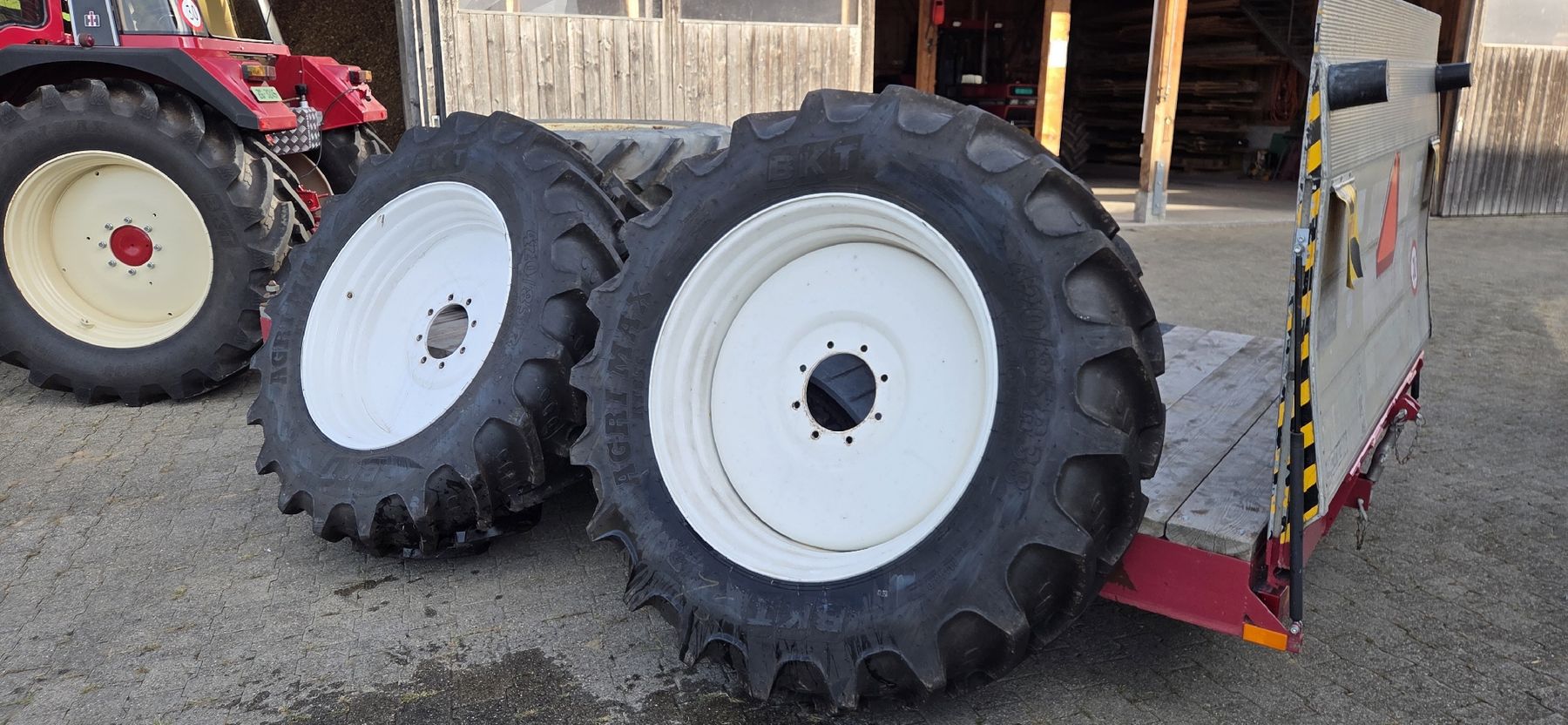 Pneumatici & Ruote complete: 2 Kompletträder 420/85 R38 – Usato da Einsiedeln venduto da AdrianBieri98 1