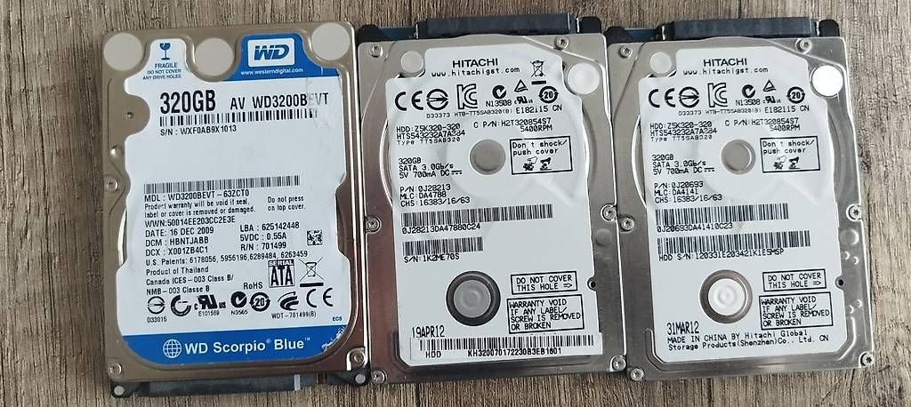 Harddisks: Hard Disk Usati 2.5"  320 GB  WD + Hitachi – Gebraucht aus Bedano von fmilos