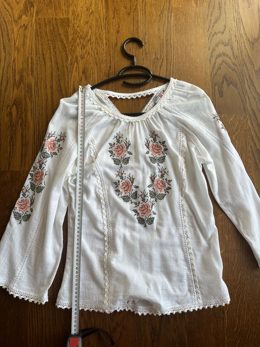 Chemisiers: Handbestickte Bluse XS – D'occasion à Zürich par anyka 2