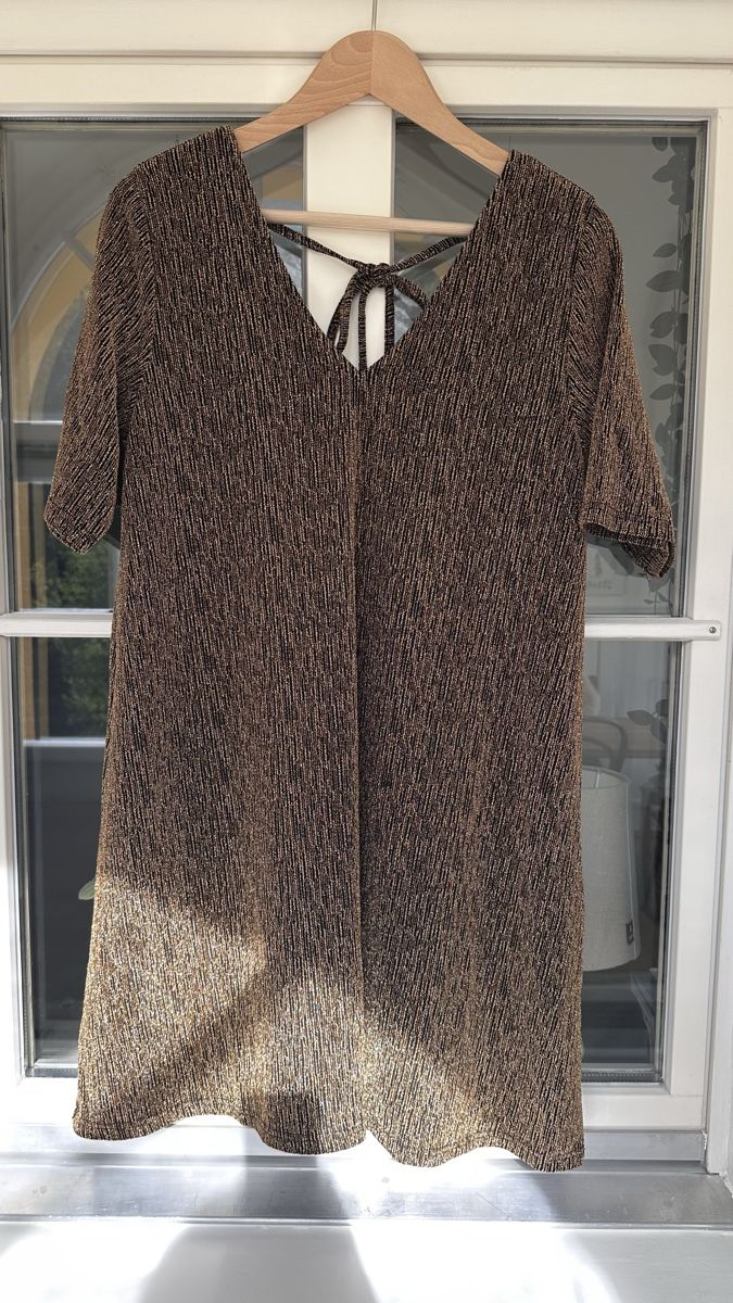 Vestiti: Kleid in Gold  – Nuovo (secondo la descrizione) da Ennetbaden venduto da Lisa81