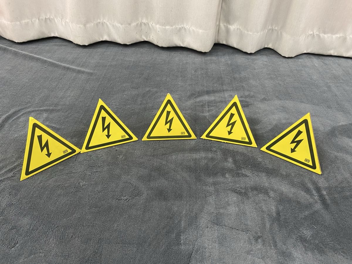 Insegne: Warnpyramiden für Hochspannung magnetisch – Usato da Hägglingen venduto da Karin0802 1