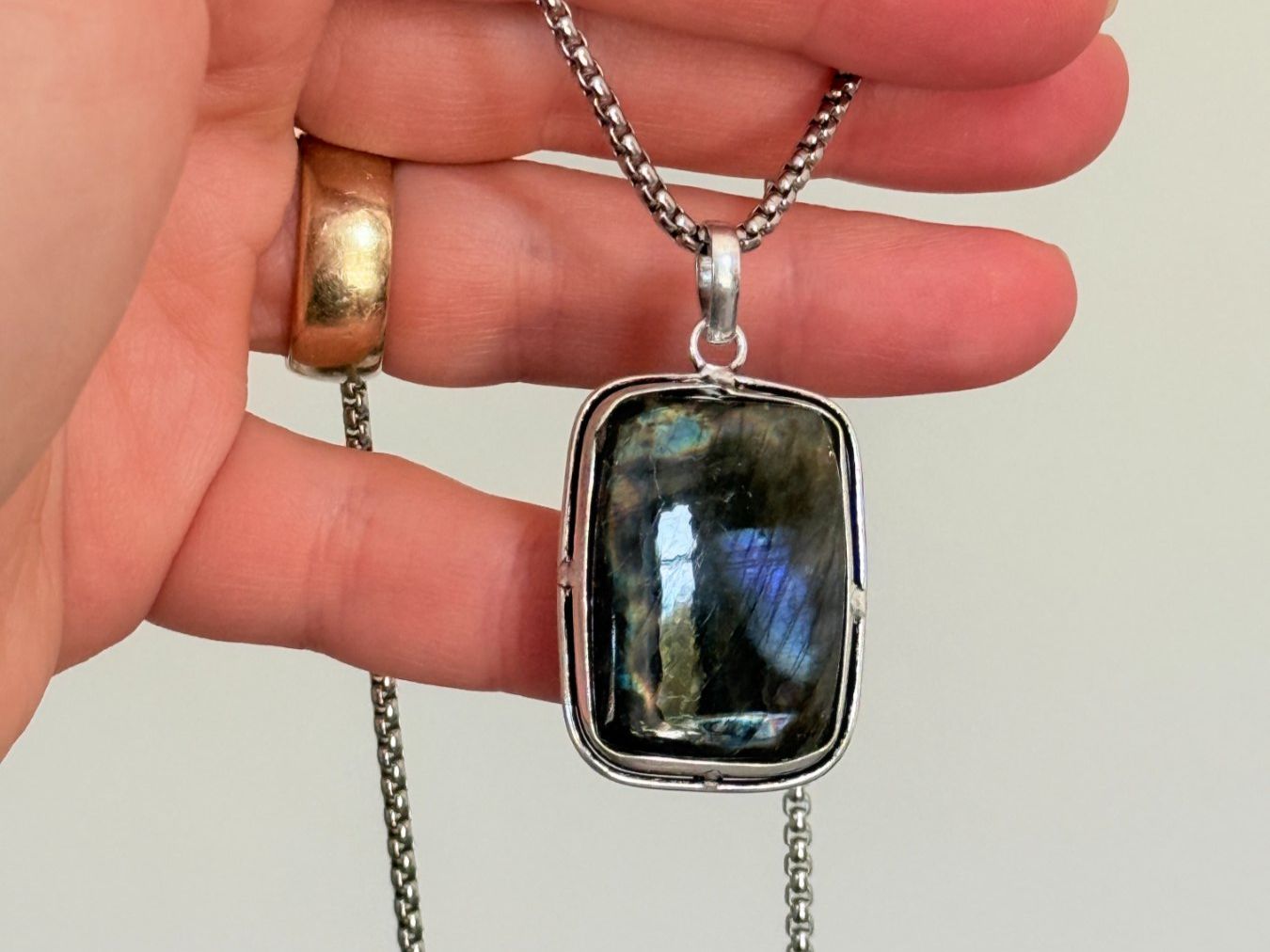 Ketten: Collier avec Labradorite – Neu und originalverpackt aus Genève von AWWA