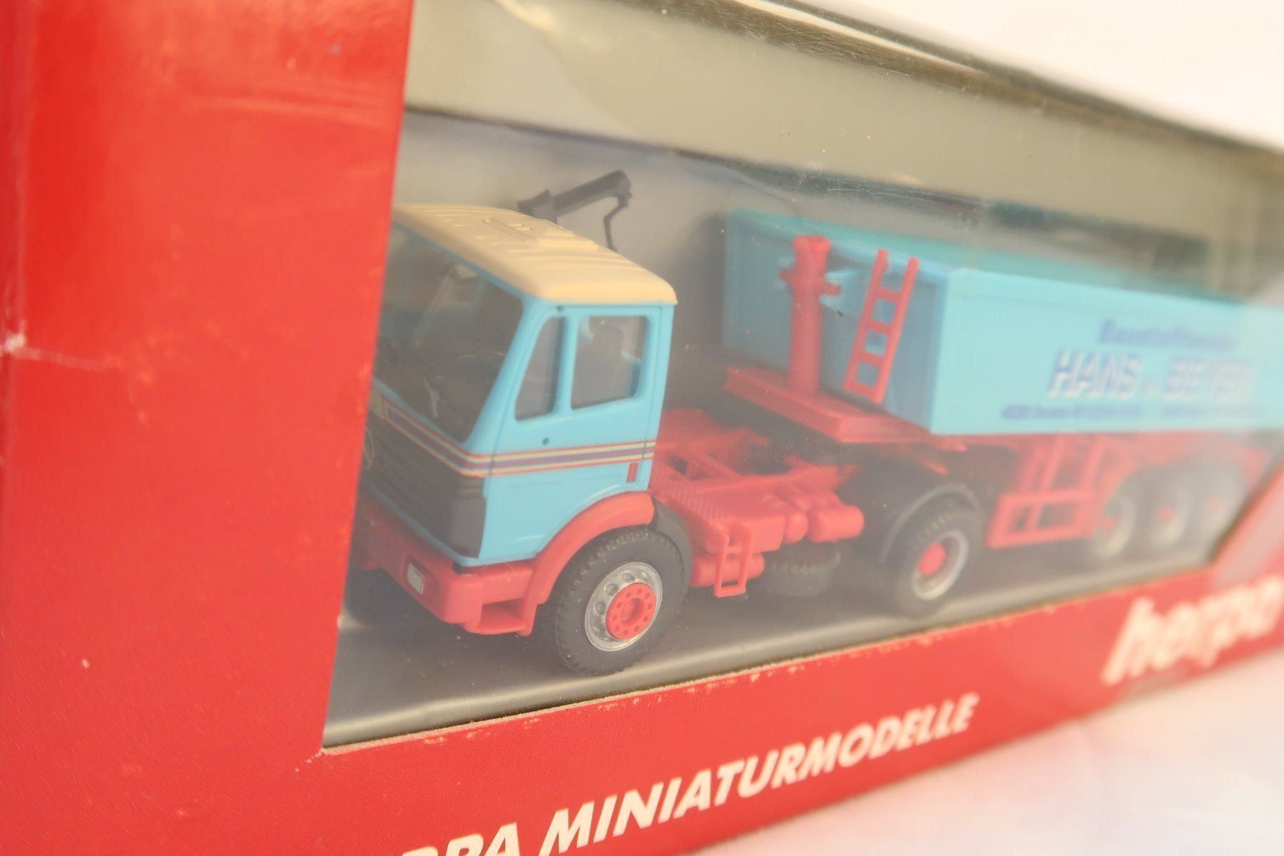 Herpa Modellautos: Herpa MB SK 94 Kipper "Hans de Beyer" – Neu und originalverpackt aus Muttenz von Laeckerlihamschter 1