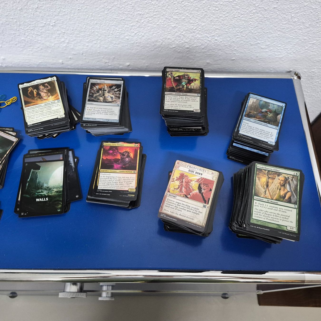 Hasbro Giochi: 2kg Magic The Gathering Karten Commons und Uncommons – Usato da Zürich venduto da braxas 1
