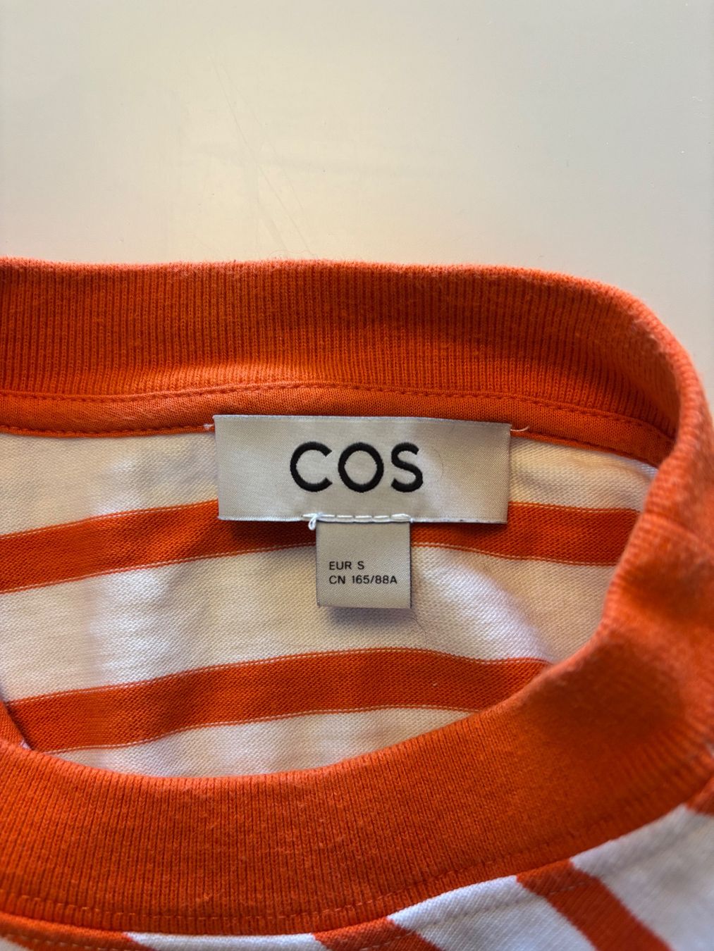 Cos Tops: TOP À MANCHES LONGUES & RAYURES COS – Gebraucht aus Petit-Lancy von vic_k6tl 4