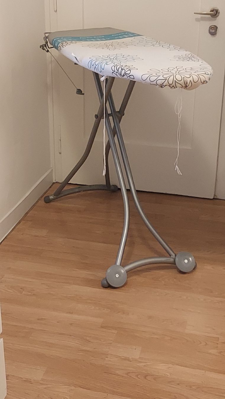 Bügelbretter: Bügelbrett  – Gebraucht aus Biel/Bienne von mas_fx95 1