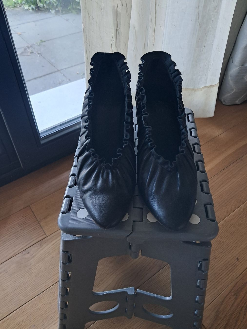 Cos Scarpe da donna: COS - 39 Black block heels – Usato da Aubonne venduto da erinrose