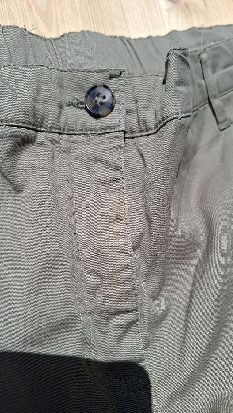 Pantaloni: Pantalon cargo vert olive, taille 42 – Usato da La Rippe venduto da veromaud 1