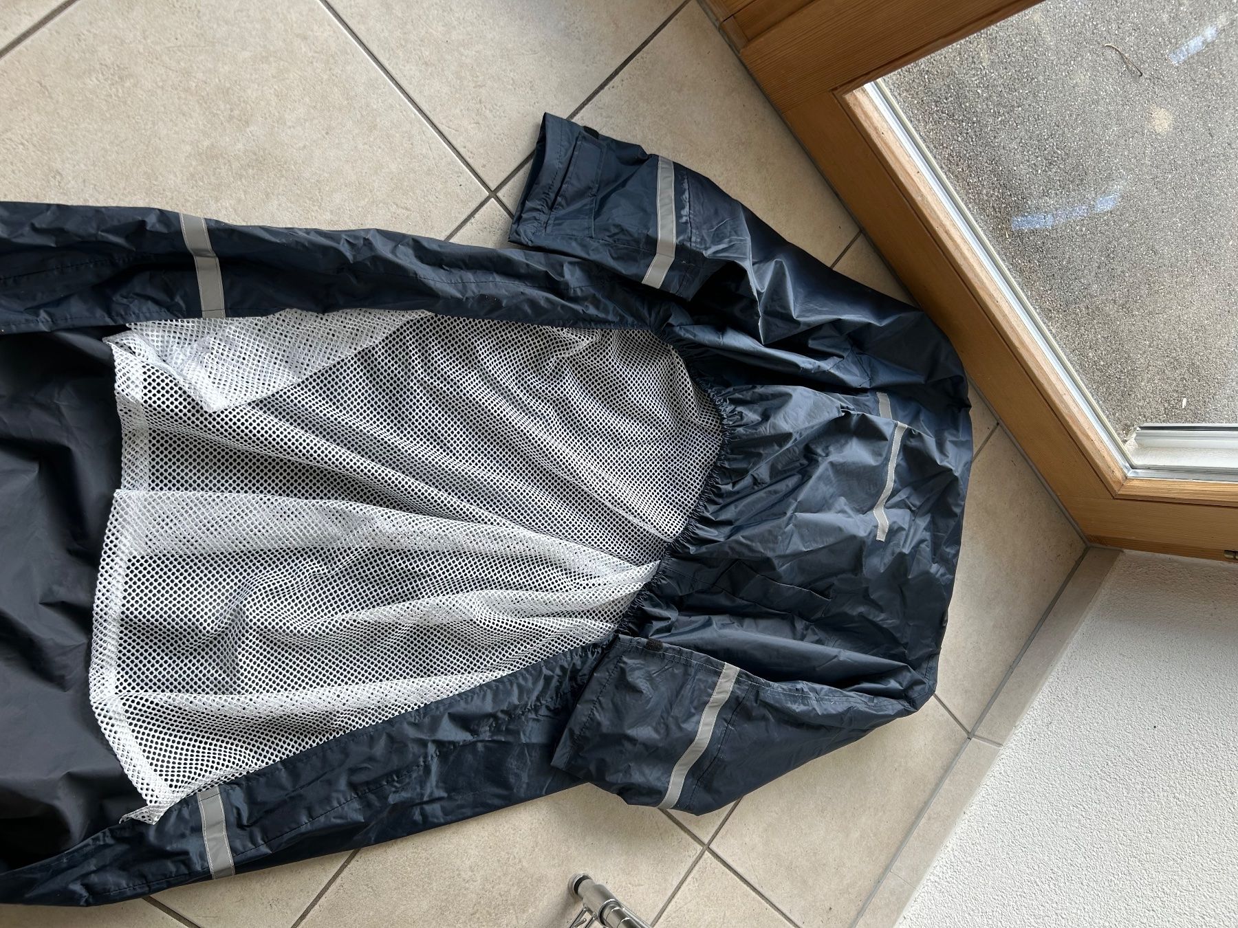 Altro in  Abbigliamento & Accessori: Rollstuhl Regencape von Rolko – Nuovo (secondo la descrizione) da Mörigen venduto da Knopf63 2