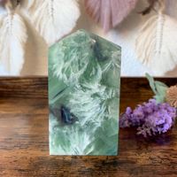 ✲ Feder Fluorit Turm ✲100mm/281g mit Skolezit Obelisk Spitze